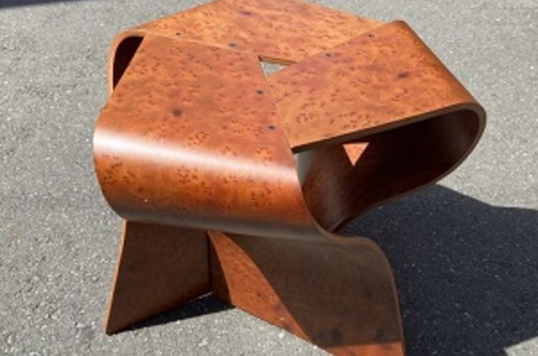 天童木工のスツールを文京区で出張買取させて頂きました。