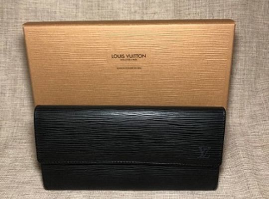 LOUIS VUITTON  エピ  ポルトフォイユ・サラ ルイ・ヴィトン 