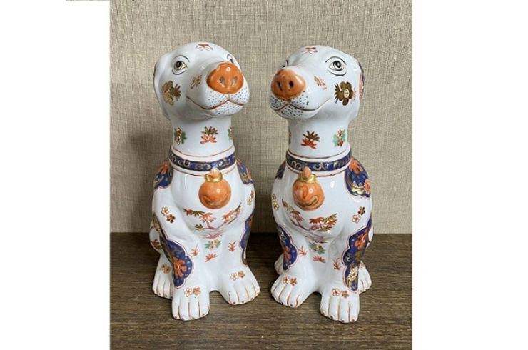 中国美術 華東堂製 古伊万里 金彩草花柄 犬の置物 花図 金彩 陶器